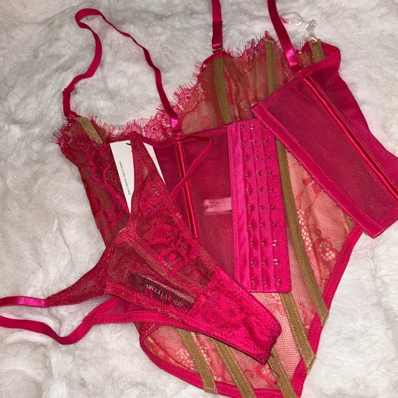 Oh La La Cheri Paris Hot Pink Lace Corset Bustier & Thong Set NWT - Picture 3 of 8